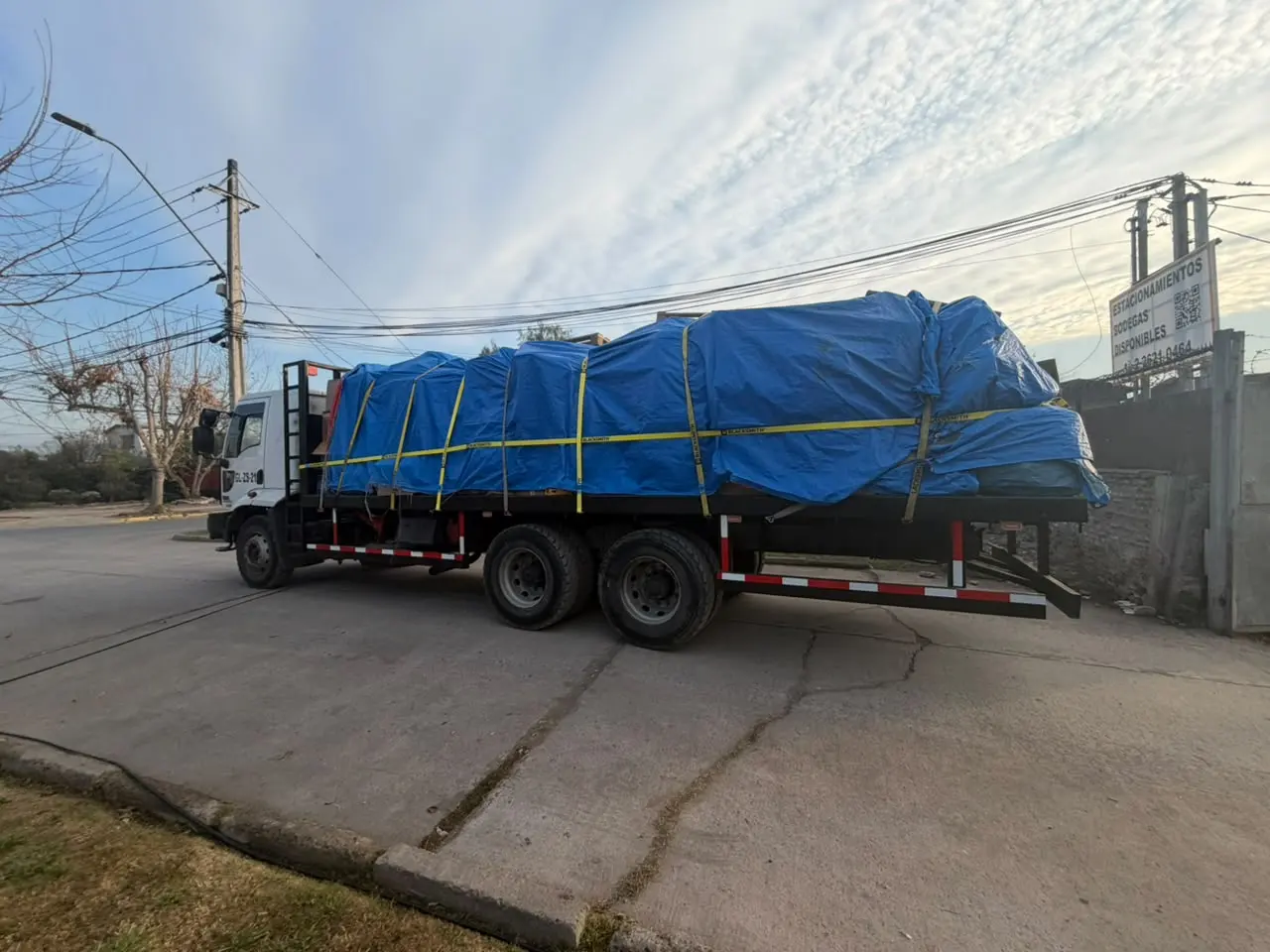 Camión con puertas blindadas embaladas para despacho a regiones