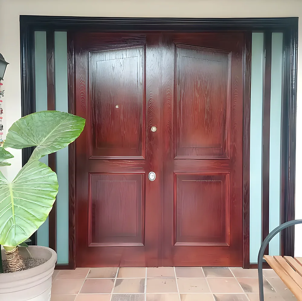 Puerta blindada modelo Dubai, doble hoja clásica con molduras decorativas